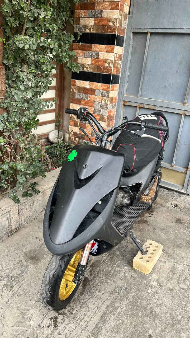 السلام عليكم
عدله مالعب مكينه 55 شلعه ومعدل 

كلجات رياضي وبيها نواعم نكره سلف بكل وقت 

ب 450 وبيها مجال بسيط بغداد حي العامل 

***********
