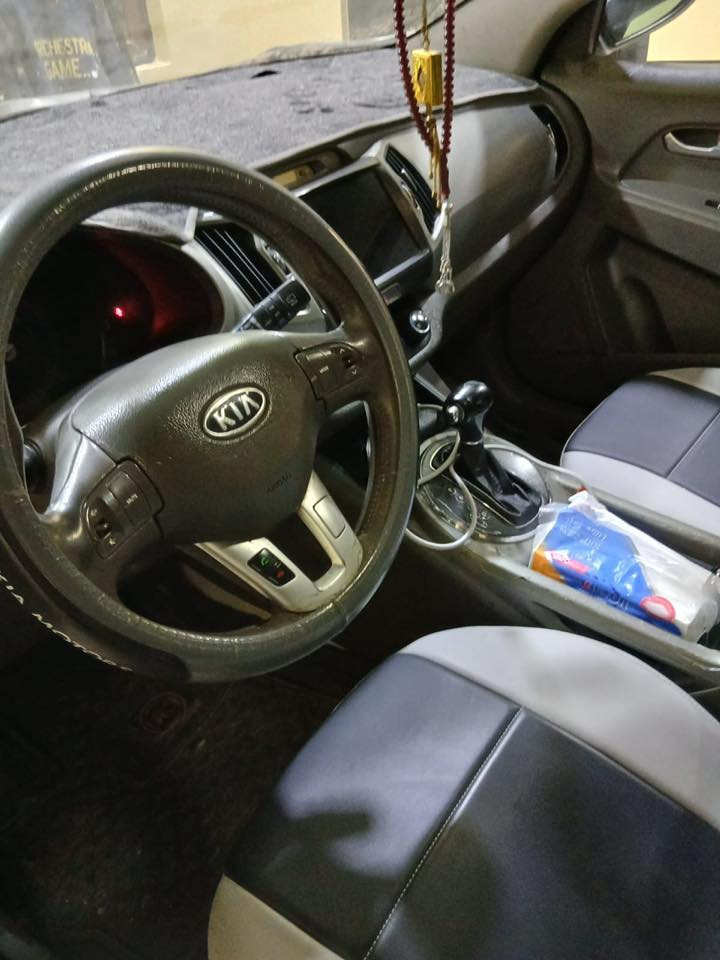 سلام عليكم 
كيا سبورتج للبيع موديل 2013  بسمي شخصيا وراد خليجي بيها صبغ رش فقط السونار مو جود مرفق بالصور رقم بغداد مشروع وطني  مكينة  دوش 2400 مكينة  تبريد ثلج تخم تاير جديد بدون نقص السيارة نظيفة استعمال شخصي بصمة تشغيل مكاني ديالئ بعقوبة المركز  السعر 135 وبيها مجال 
***********
***********
