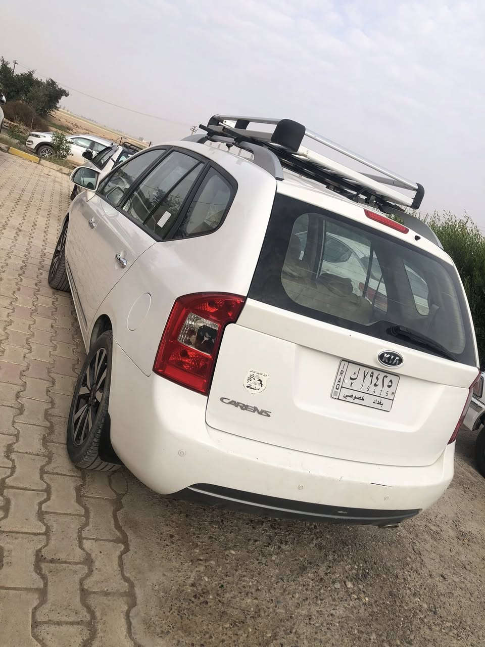 السلام عليكم 
كيا كارنز 2013 خليجي فول 
رقم بغداد مشروع وطني 
محرك 20 شرط كير وصدر شرط 
سبعه راكب شاشه وتحكم ستيرن 
ربع بنيد مصبوغ وبالجاملغ الخلفي بيها طخه
السعر 135 وبيها مجال 
مكان السيارة تكريت القادسيه ‭
0771 067 8556‬
