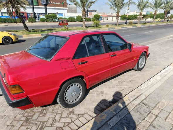 السلام عليكم مرسيدس ١٩٠ للبيع موديل ٩١ سلايت روف طكتين هوك خلفي بلاد حدادية جديدة لون احمر كير ومكينة جدد كير قفل مكينة ٦ سلندر اربعة جام كهرباء سنتر لوك قفل ماسحات لايت رقم بغداد الدولي اربع ويالة جديدة تدفئة تبريد شغال تحويل مباشر السيارة بلادية السعر ٧٠ وبيه مجال مكان السيارة بغداد الاستفسار ***********
