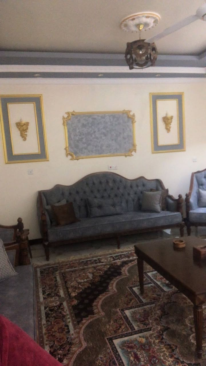 السلام عليكم :دار للبيع ٢٠٠ متر طابقين ٤ غرف نوم ..صحيات٢ صالةعدد٢ ..ستقبال.. طابو صرف منطقة القمانية بداية المنطقة/***********/ابو شهاب
