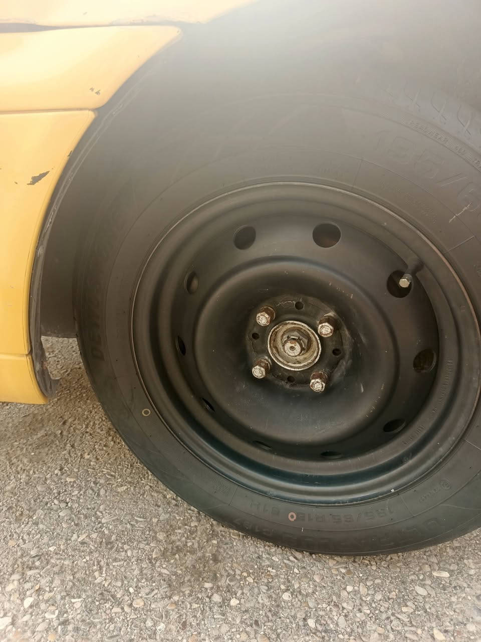 السلام عليكم سياره سمند مديل ٢٠١١ سنويه ٢٨ مصفره هيئه وغرامات تبريد وتدفئه بيهه سياره كير ومكينه كورله سياره بسمي لسعر ٣٥ وبيهه مجال قليل ***********
