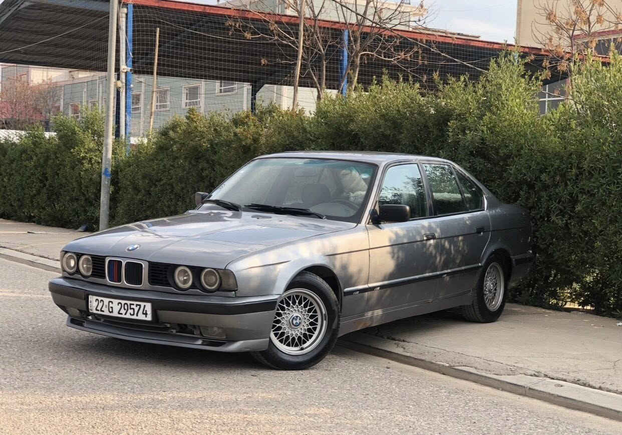 BMW 1991 520i
بي ام دبليو موديل 1991 حجم 520i اصل كير عادي 
كير محرك بشرط تبريد ثلج/ جام كهرباء/ سلايت 
صدر جديد / باتري جديد / تخم تاير جديد 
دعاميات M  لايت حلقه 
صبغ عام للجماليه بجم كبس 
بيها طخه خفيفه جاملغ خلفي جهه السكن 
سياره جاهزه بدون نواقص 
عليها غرامه 480 الف 
السعر 52$ 
مكان السياره اربيل 
***********
