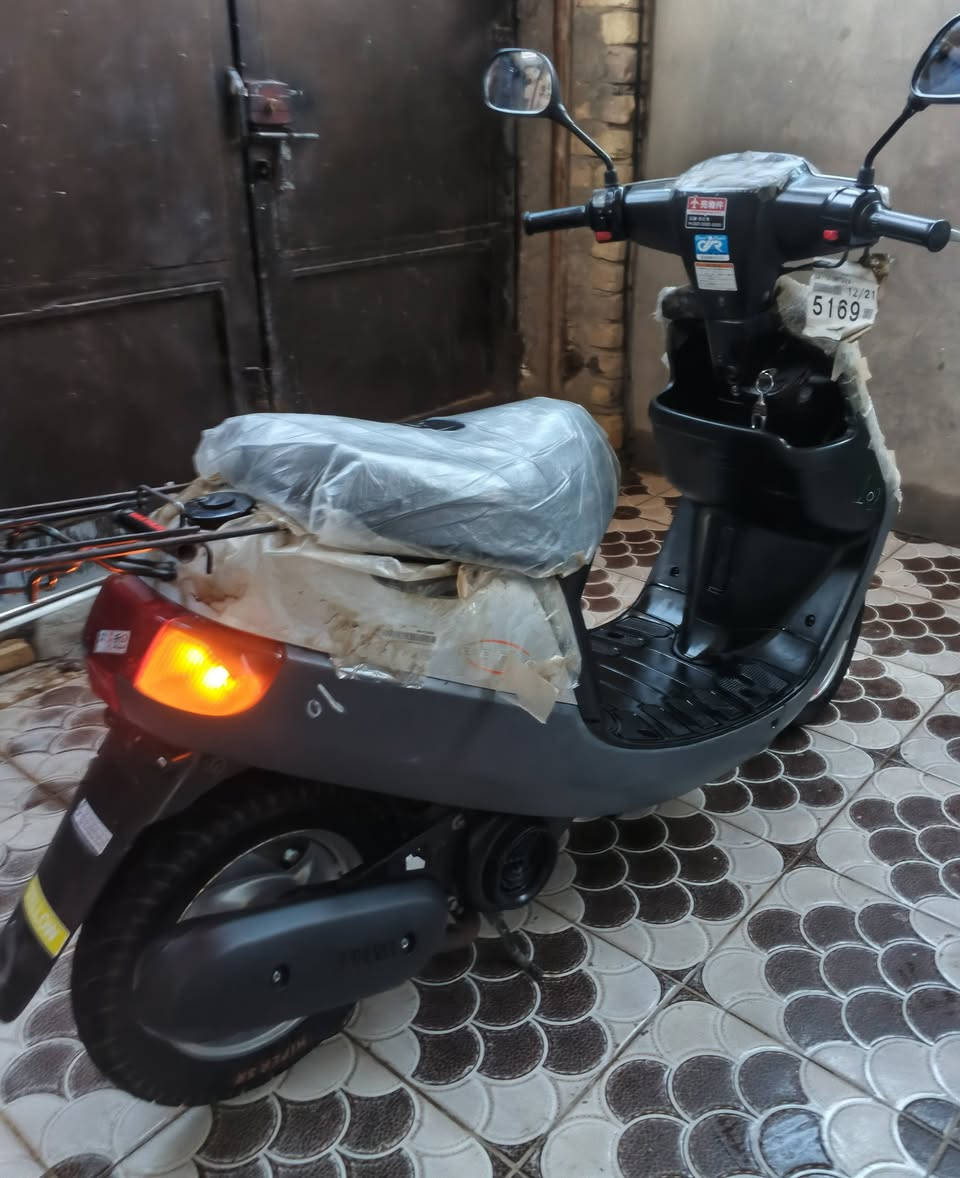 دراجه زعرة حاوية خطين قفل أكسل   دراجه علة وضع الشركة  موديل 2003.  دراجة جديده كلش. عداد حديث ابيض  دراجه برغي واحد مامفتوح بيه الدراجة كفالة. حتة من الشخط. مكاني ديوانية *********** السعر 850
