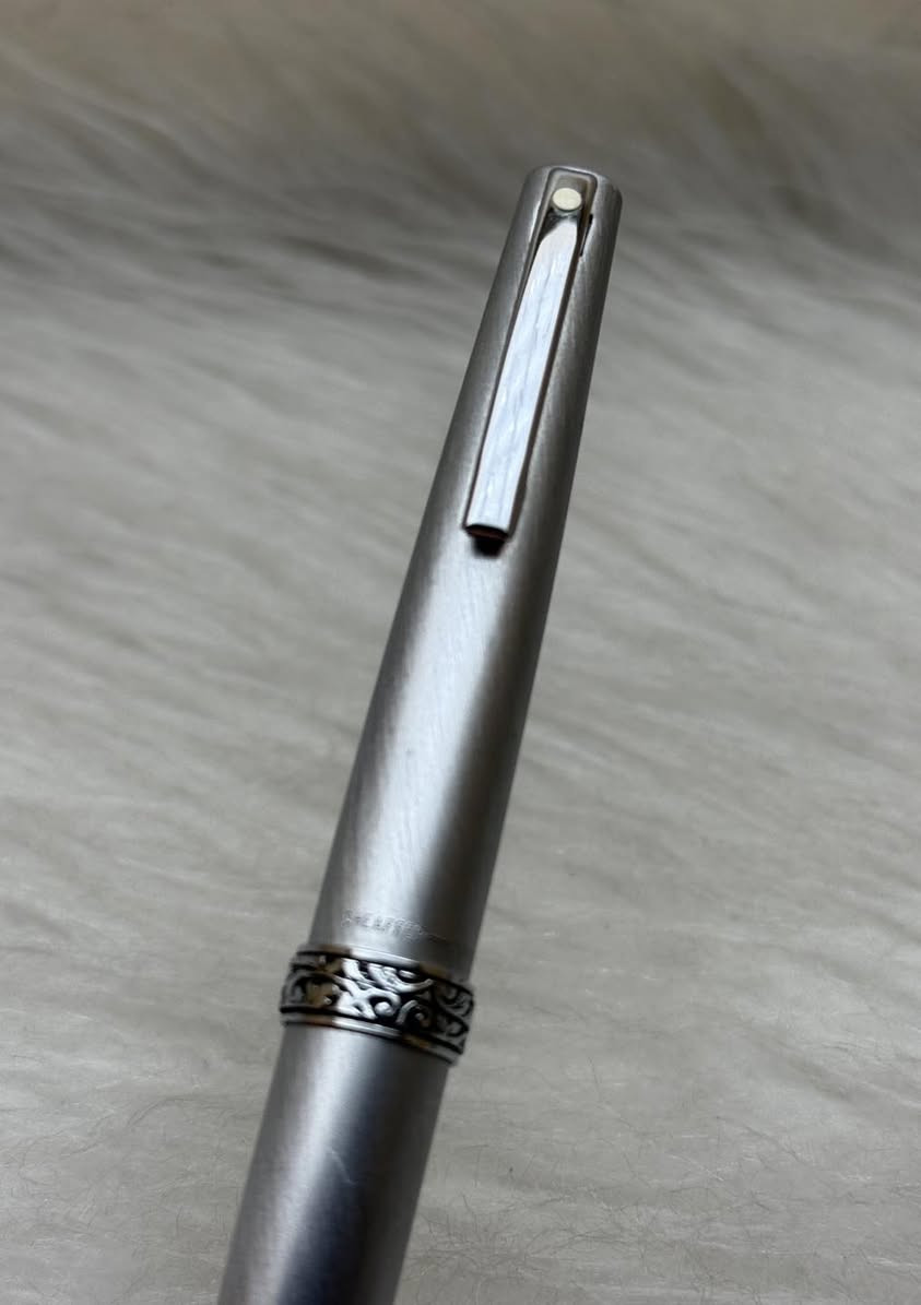 SHEAFFER 620
سيت شيفر 
حبر و جاف
امريكي المنشأ اصلي 
ستانلس ستيل 
ريشة (سلاية) ستيل
حجم الخط F
انتاج سنة سنة الستينات
جديد غير مستخدم 
مع العلبة الاصلية 
للاستفسار المراسله على الواتساب او الاتصال بالرقم  *********** 
يوجد خدمة توصيل داخل بغداد و محافظات⁩
