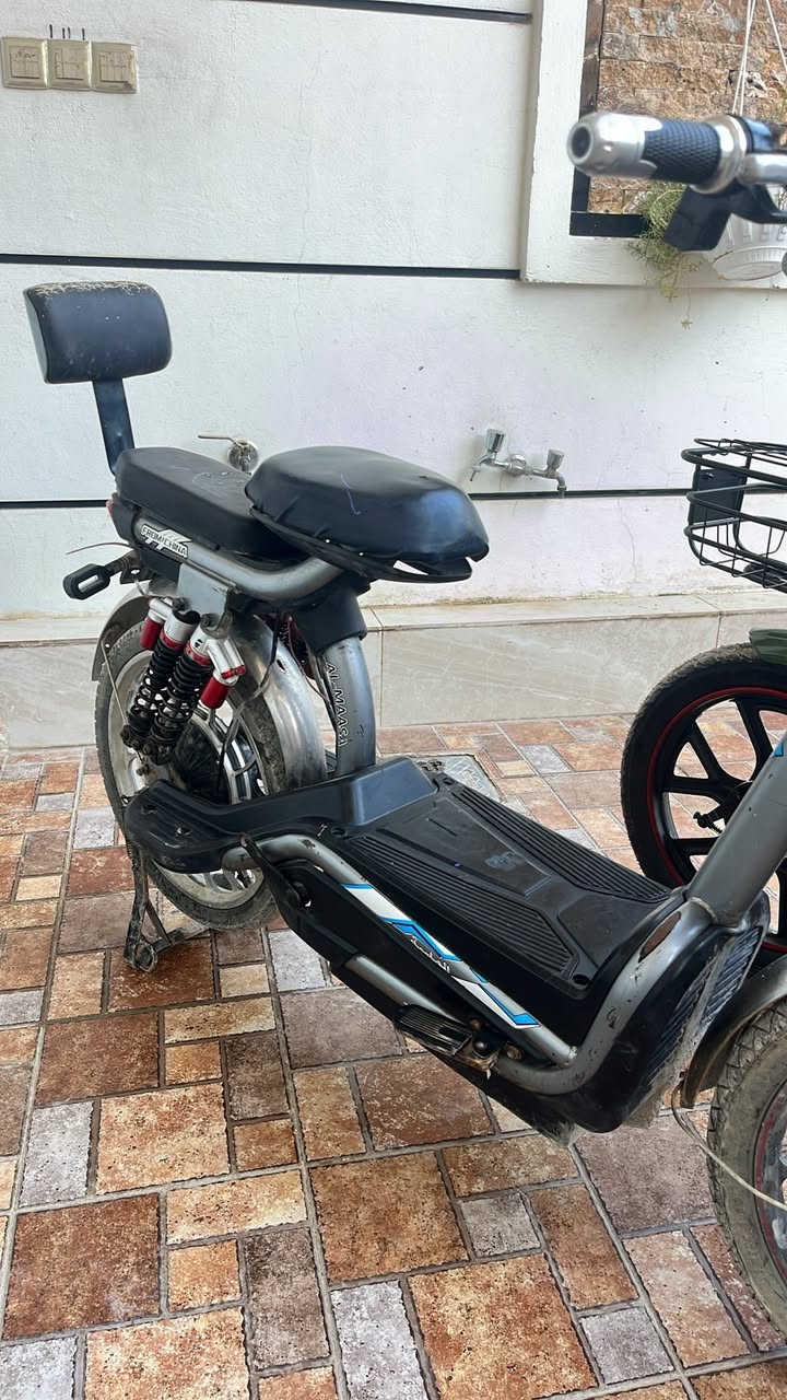 بايسكل شحن للبيع (تمت إعاده النشر بسبب الوعود الكاذبه ) حجم ٢٠
السعر ١٨٠ وبي مجال 
شاشه كبيره 
مثبت سرعه 
أربع نمر 
أربع اشاير شغاله
مكان الرمادي الجمعيه قرب جامع هميم
للاستفسار التواصل على الرقم ***********
