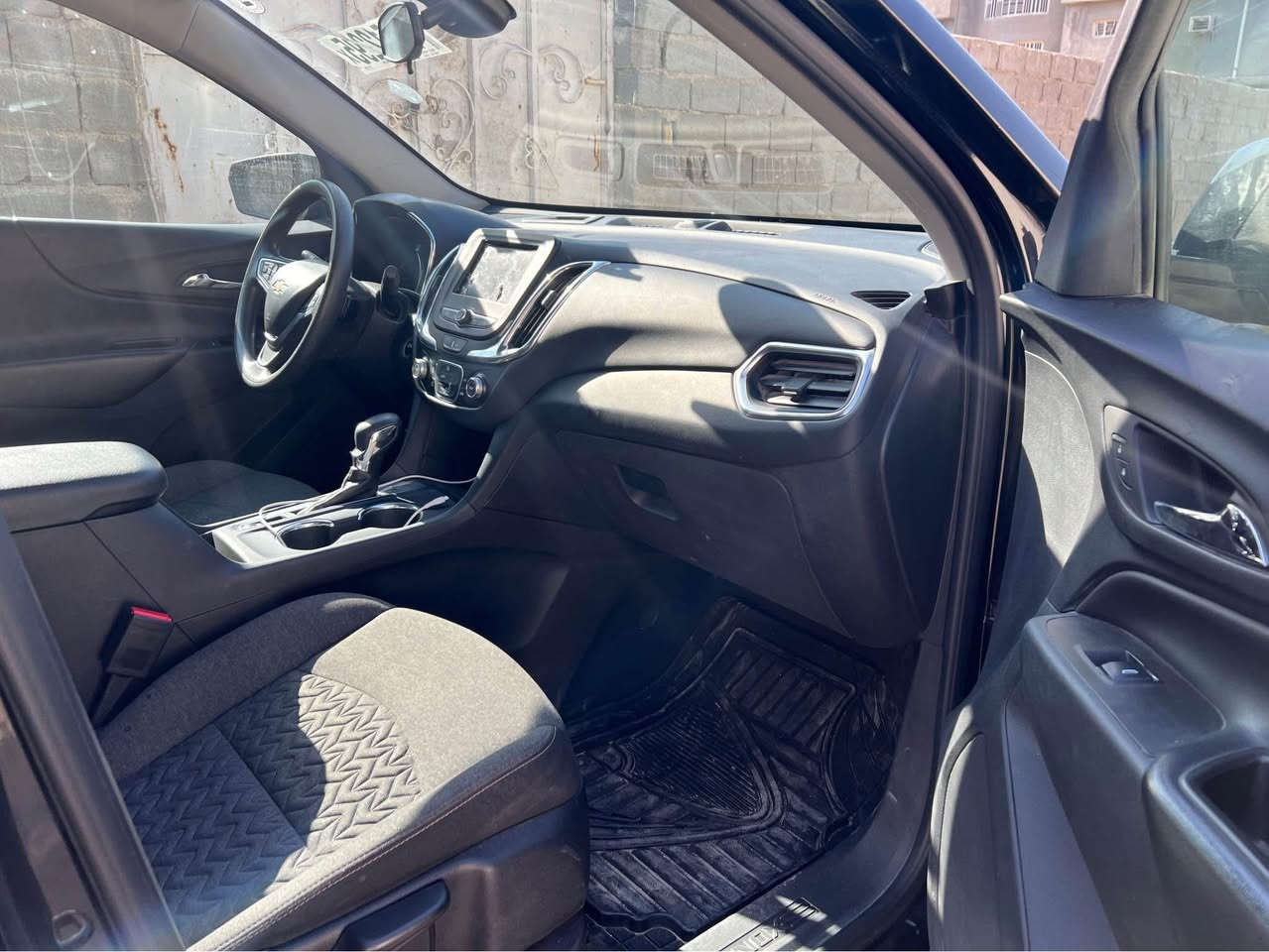 السلام عليكم. 
للبيع او مرواس ايكونس ٢٣  رقم اربيل تحويل مباشر مواصفات عاديه 
سياره  نقص شاشه وحساس تاير امامي فقط
حادث تخريب من امريكا خمس قطع صبغ ماعدا قطعه وحده بيه معجون قليل 
بدون ايرباك 
محرك  1500 توربو
بغداد عويريج 
للاستفسار الاتصال. 
***********
السعر  159 ورقه بغداد, العراق
