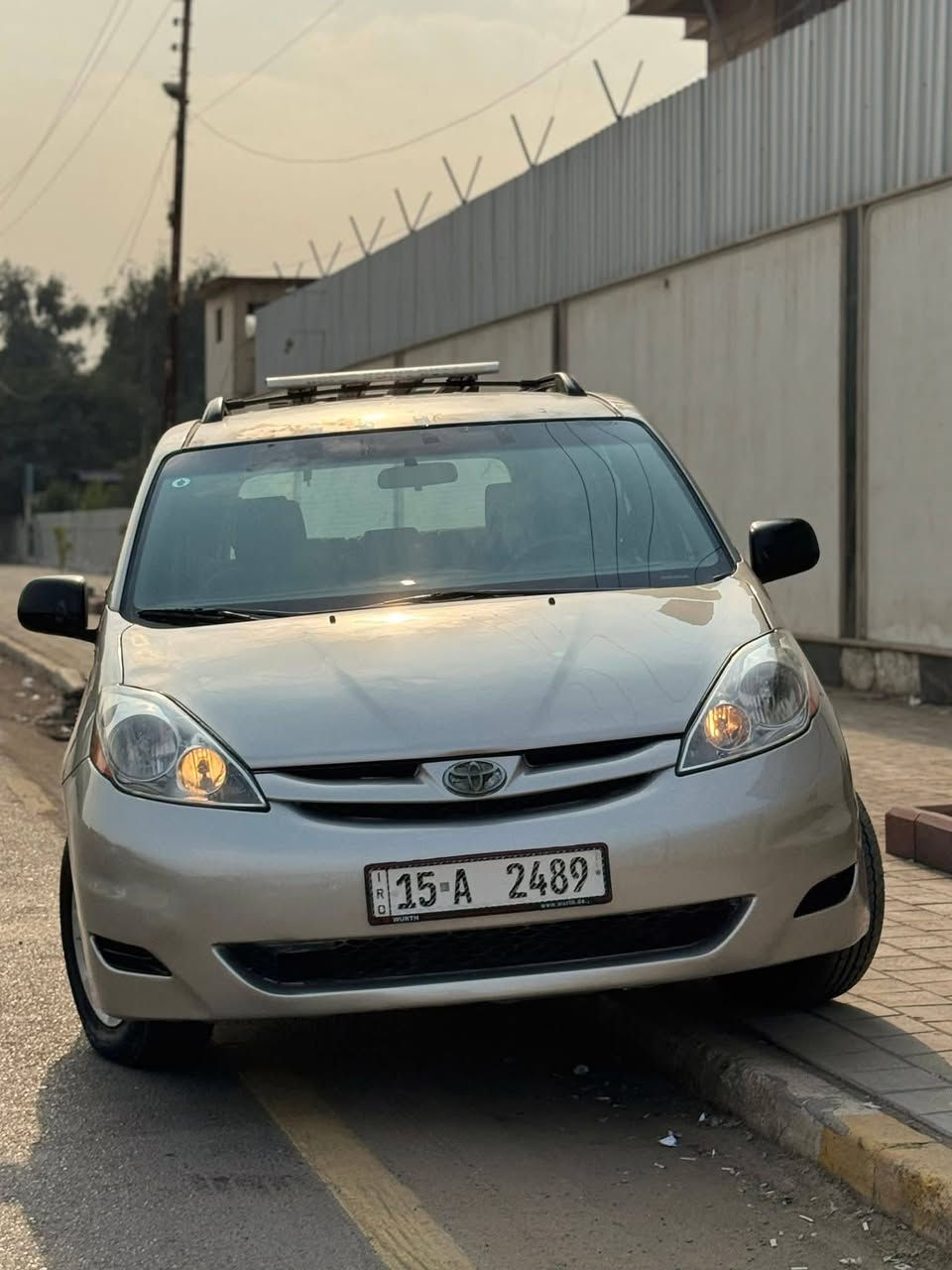 للمراوس فقط  ب سياره صغيره ...تويوتا سينا ٢٠٠٧....
رقم انبار مميززز انكليزي الجديد هزه سنويه كله جديد.....بسمي تحويل ثاني يوم.......

محرك ٦سلندر vvt ٣٥٠٠ نفسه مال افلون مبدل حاوية (جديد)
كير علي ادامة كاملة 
صدر كله جديد داريم شفتات كامل 
تبريد ٣قطع سياحي 
باتري جديذ كهربائيات كاملة
قاعده فيتبم كله جديد
السياره ربع دينار ماناقصها !!! 
داخل نضيف جدا 
تايرات جدد 
منضومة بانزين وتخم بلكات وادامة كامله للمكينه 
يعني الياخذها يشغل ويطلع وين مجان سياره ربع  دينار مناقصها 
وبالخير علياخذها ....
السياره مابيها ضربة ولامضروبه سابقا 
بيها صبغ فقط البنيد والدعاميه الامامية والخلفيه بسب الجراد 
وعندي صور قبل ماصبغها وهيه جارده ....
 سيارة مكلفتني هواي......
المكان بغداد جديده 
 *********** واتساب
