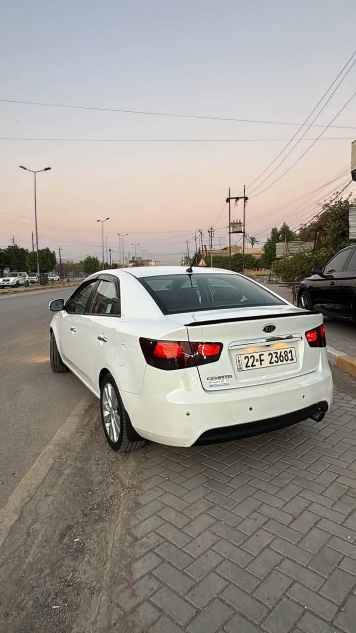 السلام عليكم للبيع سيراتو ٢٠١٢ بيها ربع جاملغ امامي فقط سيارة كولش حلوه رقم الجديد هزه جديده السيارة باسمي تريد وكالة تريد تحويل السعر ١٠٥ بيها مجال كل قليل مكان السيارة بغداد الغزالية هذا رقمي 
***********
