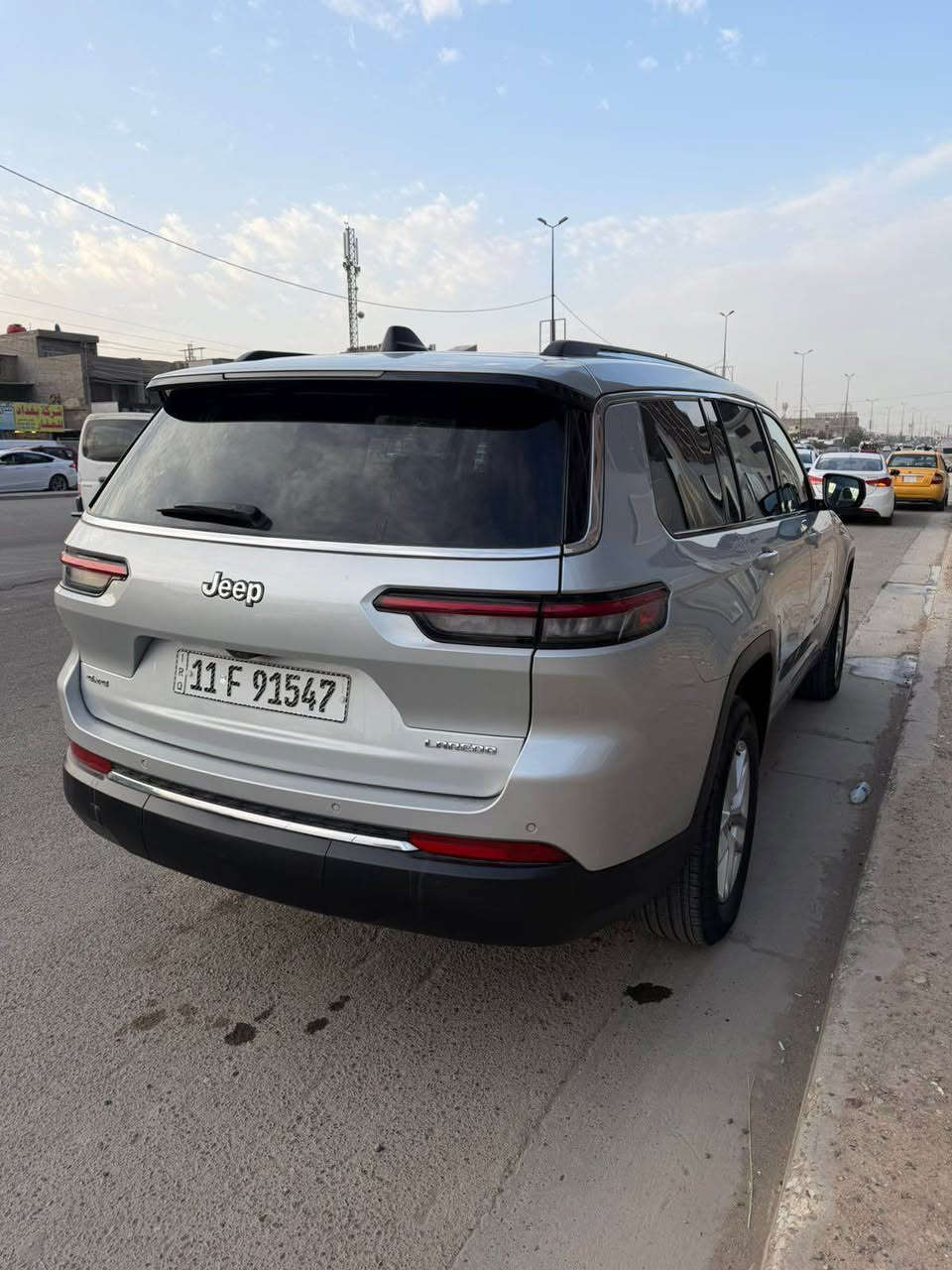 سلام عليكم جيب لريدو  للبيع موديل ٢٠٢٤ ماشية١٧ الف
داخلة كتاب شهداء باسم والدتي تحويل وكالة حدثها باب سايق مبدل نفس لون وباب خلفي ويم قبق بانزين صار بي صبغ صور الحادث بل منشور بجم كبس سيارة بعدها على وضع شركة سعر ٢٥٥٠٠$ مكان السيارة السيدية او الكرادة*********** بغداد, العراق

