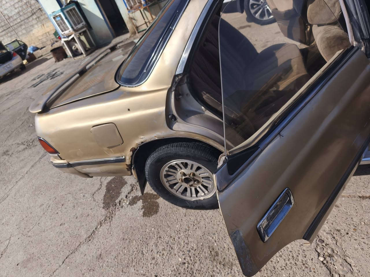 السلام عليكم
سيارة مارك تكم للبيع 
محرك وكير كامله 
سيارة خير من الله لاتنقيص ولاتبخير 
تبريد شغال ثلج 
تايرات جدد 
مابيهه اي نقص 
السعر عل خاص 
ارقامهه انكليزي بأسمي تحويل ثاني يوم 
عنوان السيارة صلاح الدين قضاء بلد جمعية الإمام
للاستفسار اتصل وتدلل الرقم ***********
