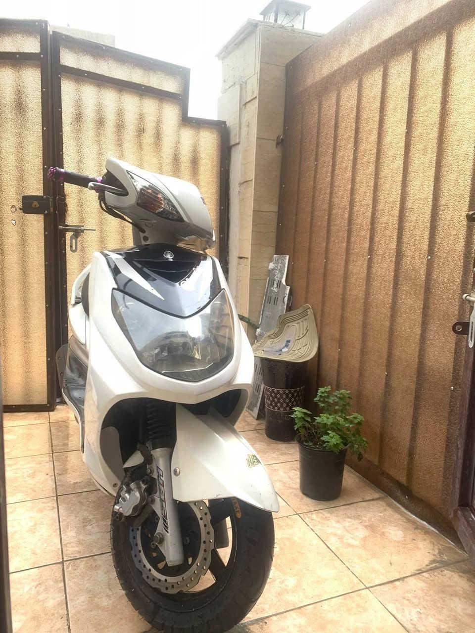 سلام عليكم سكنس فحل نوزل خطين دراجة جديدة ماشية 29 الف حقيقي جميع الكهربائيات شغالة اي نقص مابيهة ب 800 وبيهة مجال 
مكاني الاعظمية للتواصل عالرقم ***********

