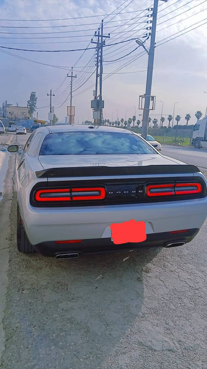 سلام عليكم دوج جالنجر موديل..2022
ماشيه 25مايل مواصفات SXT مكينه 3600 سياره خير من الله نضيف (بيهه بس جاملغ صفحت سائق او بونيد)
داخل احمر شامو مغلف بيلادي سياره بلاديه أي نقص مابي تايرات جديد ويل 20 نجمه 
سيارة رقم اربيل فحص هزه كلها جديد 
سعر(185$)بي مجال 
رقم..م..***********
*********** أربيل, العراق
