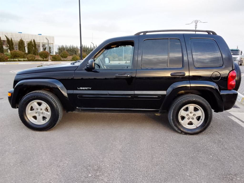 جيب 2004 گيرومه كينه و ده بل اكسل به شه رت ته بريت و كاره باي به شه رت بي ته قه و ره قه بؤياخ يه ك پارچه ي هه يه ده بل اكسل مه زبوت ايش اكات كاره باي مه زبوت سعري 68گه لا و مه جاليكي زؤركه م *********** السليمانية, العراق
