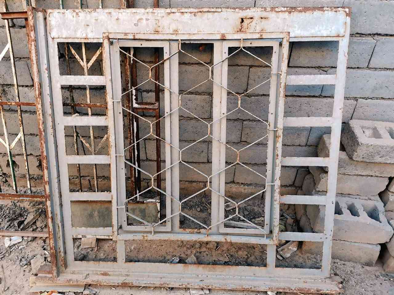 اربع شبابيك للبيع يحتاج صيانة فقط/
اثنين قياس 123 × 99.5
الرصاصي  132 × 145
والأخير قياس 120.5 × 141.5

رقم التواصل: ***********
وبخدمتكم
