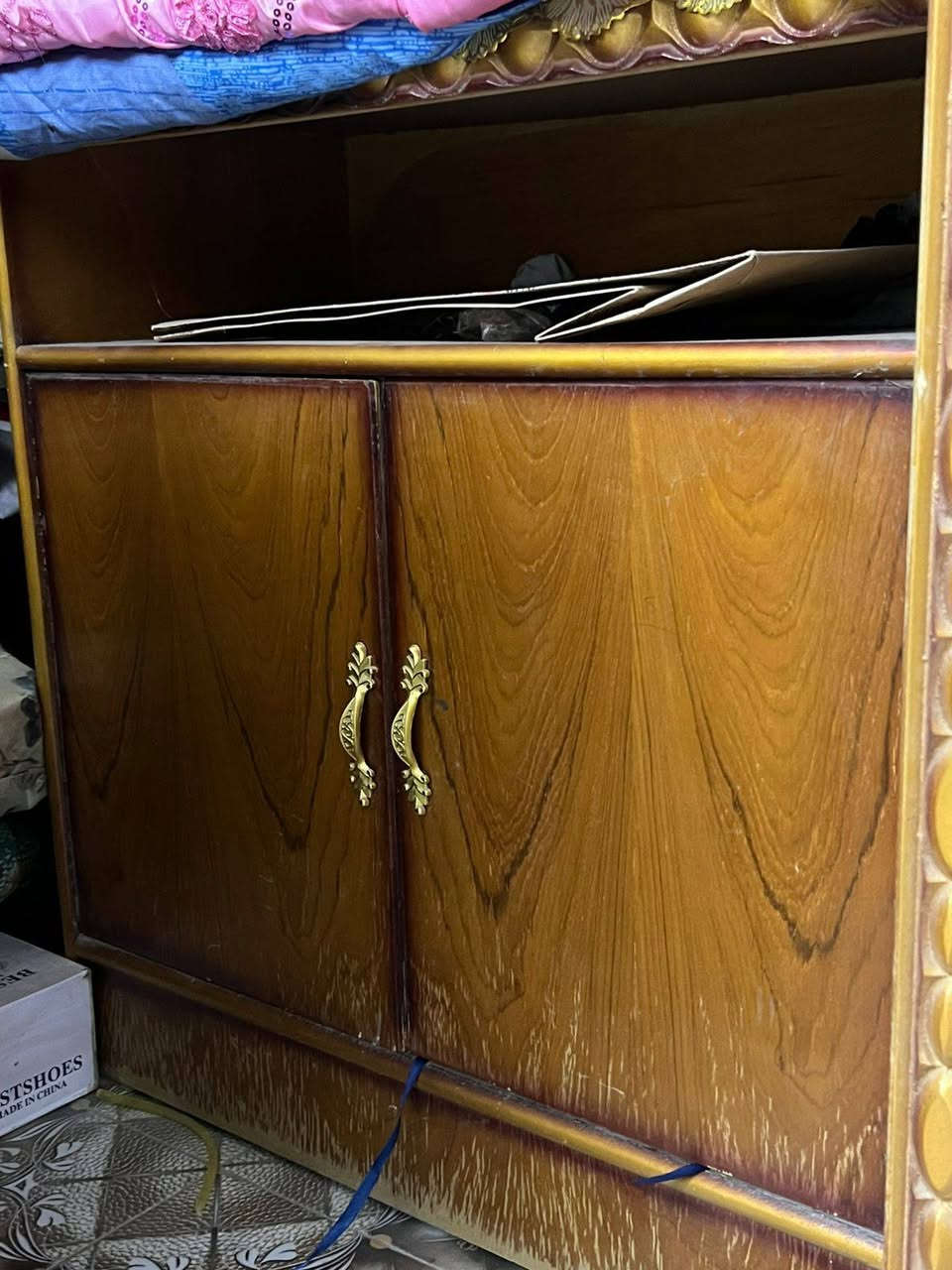 سلام عليكم غرفه عراقي للبيع الاستعمال قليل الله شاهد اي كسر ماكو تجي وتشوفه بعينك تختلف عن الصوره تعال وبيك خير وتدلل، ***********
