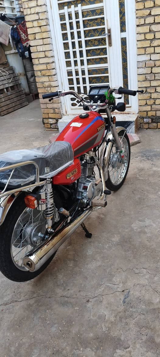 السلام عليكم دراجه للبيع اوراق سكنر الدراجه صار له 20 يوم من طالعه السعر واحد و250 وبيها مجال اعيد واكرر سكنر الاوراق مكاني ميسان طريق عماره مجر مقابيل الدوشكات 
للتواصل واتساب 
***********
للتواصل اتصال 
***********
