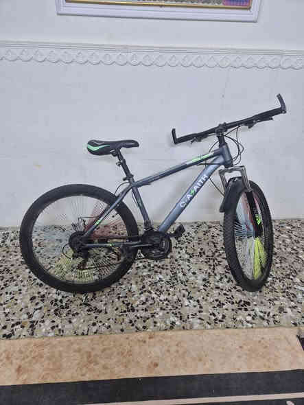 السلام عليكم
 بايسكل جبلي نضيف مستخدم اقل الشهر كلش جديد 
مكاني بغداد الشعله 
السعر خاص 
***********
