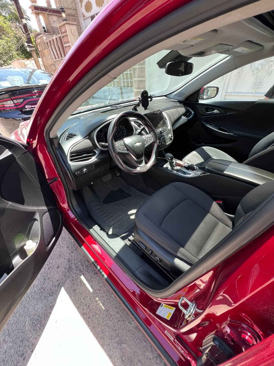 السلام عليكم للبيع ماليبو موديل 2022 ماشية 104 الف كيلو متر السيارة فول مواصفات LT2 السيارة مفوله بانورما وتدفئة كشنات يعني شغل واطلع اللون مميز ماروني حادث السيارة الجاملغ الخلفي عكس السايق راجع بارد ومصبوغ بس باقي السيارة كلين سونارها موجود رقم شمالي وكالة السيارة نظيفة كلش ما ناقصها شي ابد قبل شهرين شديت الها منظومة لايتات لايت يخبل نهار
السعر 150 وبيها مجال بسيط 
للتواصل على رقم الواتساب *********** عنوان السيارة بغداد الاعظمية بارك الف ليلة وليلة متواجد من بعد المغرب
