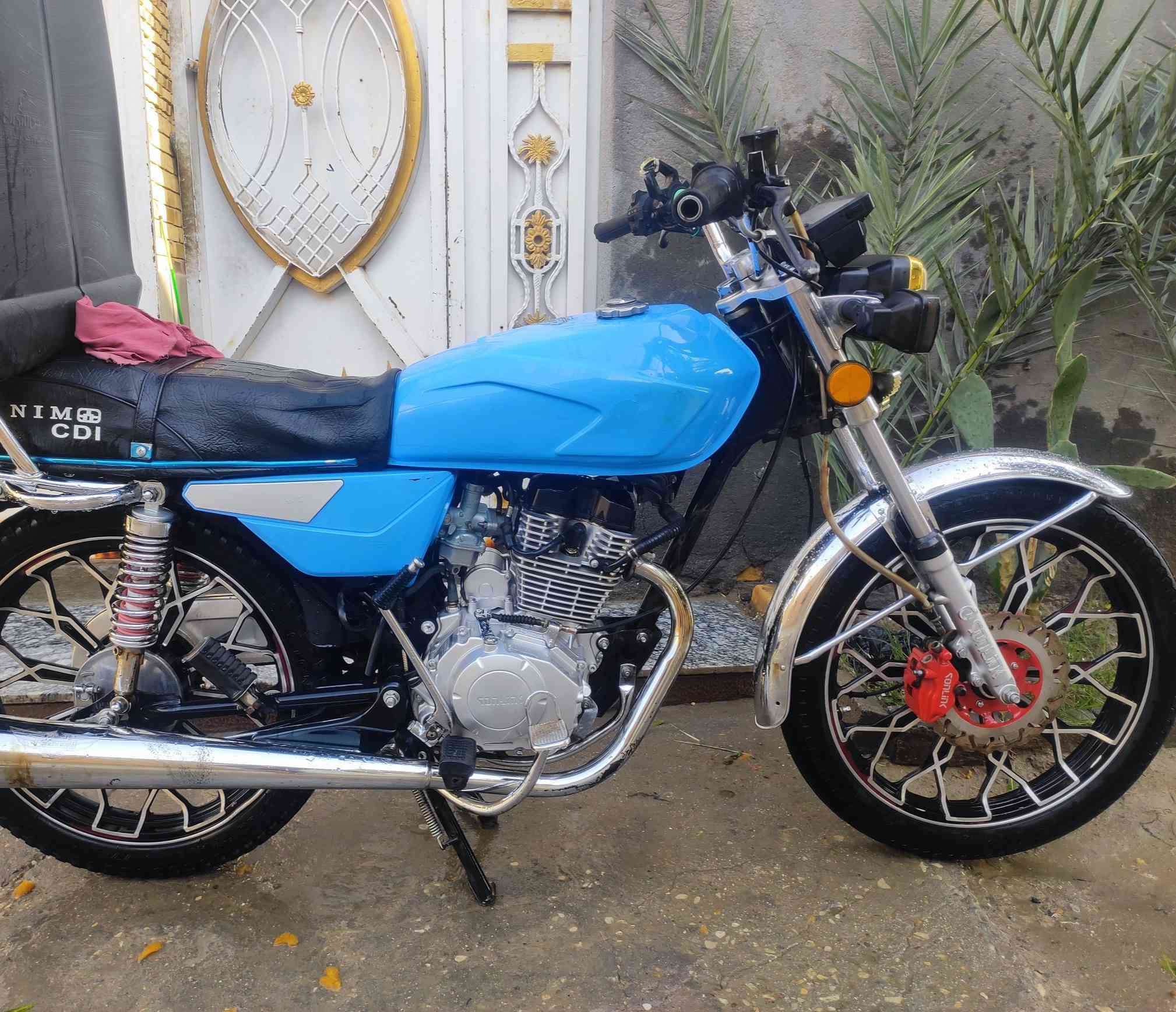 سلام عليكم دراجه سونك للبيع   كلشي شغال اشاير / بك لايت / هورن / محرك ما مفتوح دراجه نضيفه وكلشي شغال وسعر خاص 
 
 وهاذا رقم ***********   ناصرية مركز
