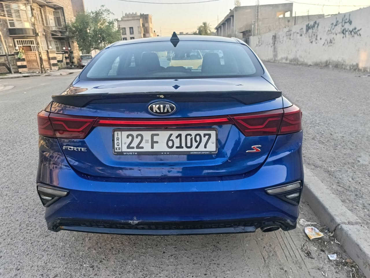 #السلام_عليكم
#للبيع 

- كيا فورتي 
 ( kia forte )
- موديل 2019
- رقم اربيل الدولي
- ب اسم عربي  
- مكينه  2000 DOSH
- ماشيه 114الف ميل
- اللون ازرق 
- البجم. كبس
- حادث أميركا  نصف جاملغ الامامي الايمن 
- وبالعراق بيها باب خلف السائق مبدل اصلي نفس اللون

- ((محرك والكير والصدر وتبريد والكهربائيات والايرباكات ولغود وشواصي وتكم. كفاله))

المواصفات :-  

* فتحة سلايد 
* شاشه  حجم الكبير + كامرة 
* قياده ذاتيه
* تبريد لمس بيانو 
* توقف ذاتي
* تحديد مسار
* 3 وضعيات قياده 
* تحكم  ستيرن   
- صور الحادث منشورة.
- السعر 112بيها مجال بسيط جدا 
- بغداد  البلديات 
- الهاتف 
-  ***********
