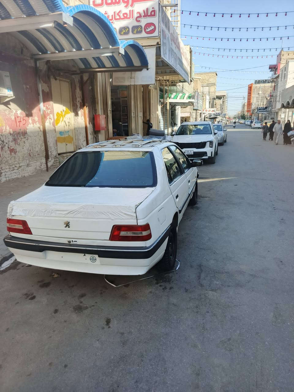 سلام عليكم البيع بيجو 405 
مديل 2013 كير مكينه حداديه 
تبريد كله جديد بيها جوملغ خلفي مصبوغ 
بدون دواخل راقم نجف مداور 
***********
مكان نجف ام عباسيات
