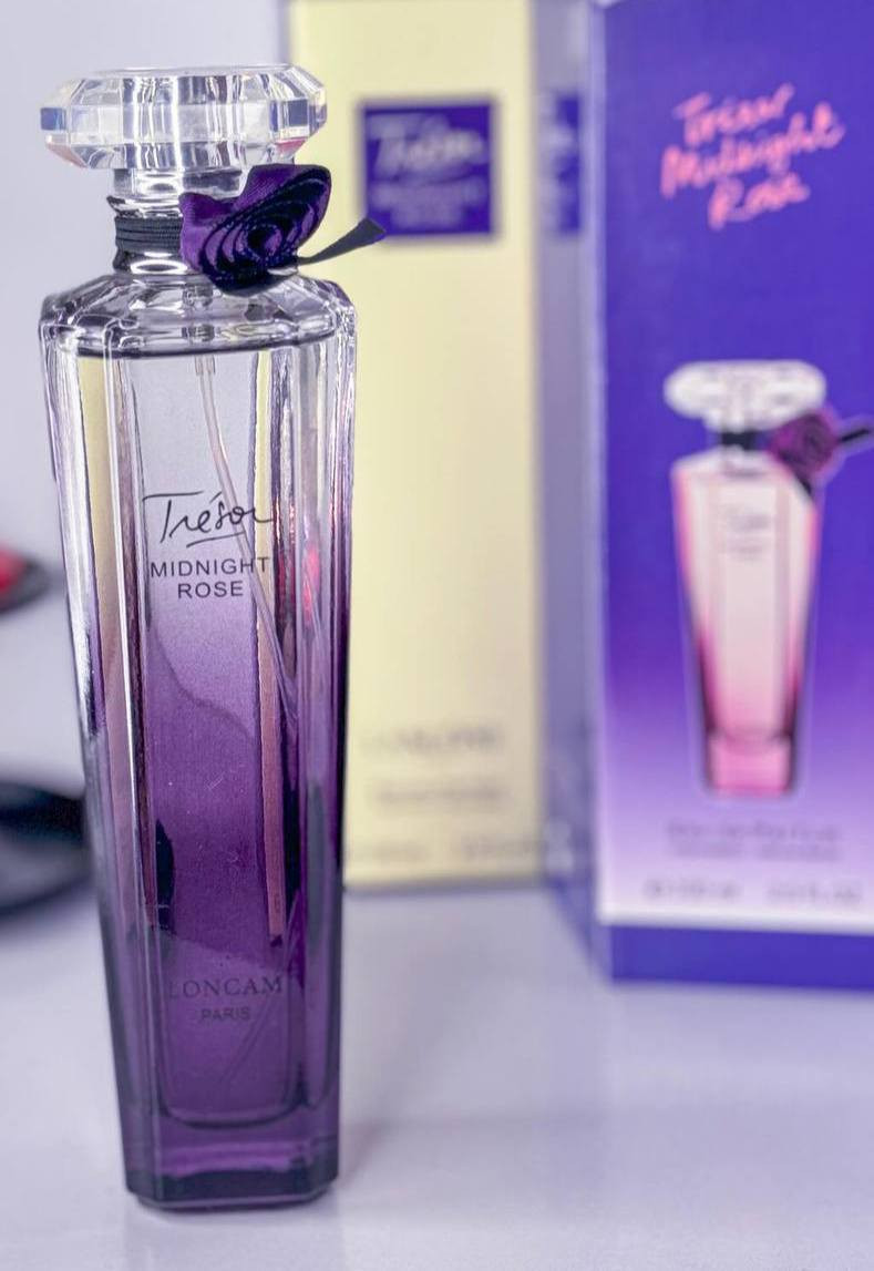 تريزور ميدنايت روز – Tresor Midnight Rose 

عطر بلمسة غامضة من التوت الأحمر والورد المخملي تتداخل مع نفحات ناعمة من الفانيليا والمسك الأبيض.
 اورجينال 100% – ثبات وفوحان

السعر 10 الاف وتوصيل 4 الاف 
@إشارة


**إذا كنت صاحب هذا الإعلان وتريد حذفه لأي سبب، رجاءا أرسل رسالة إلى الدعم الفني**