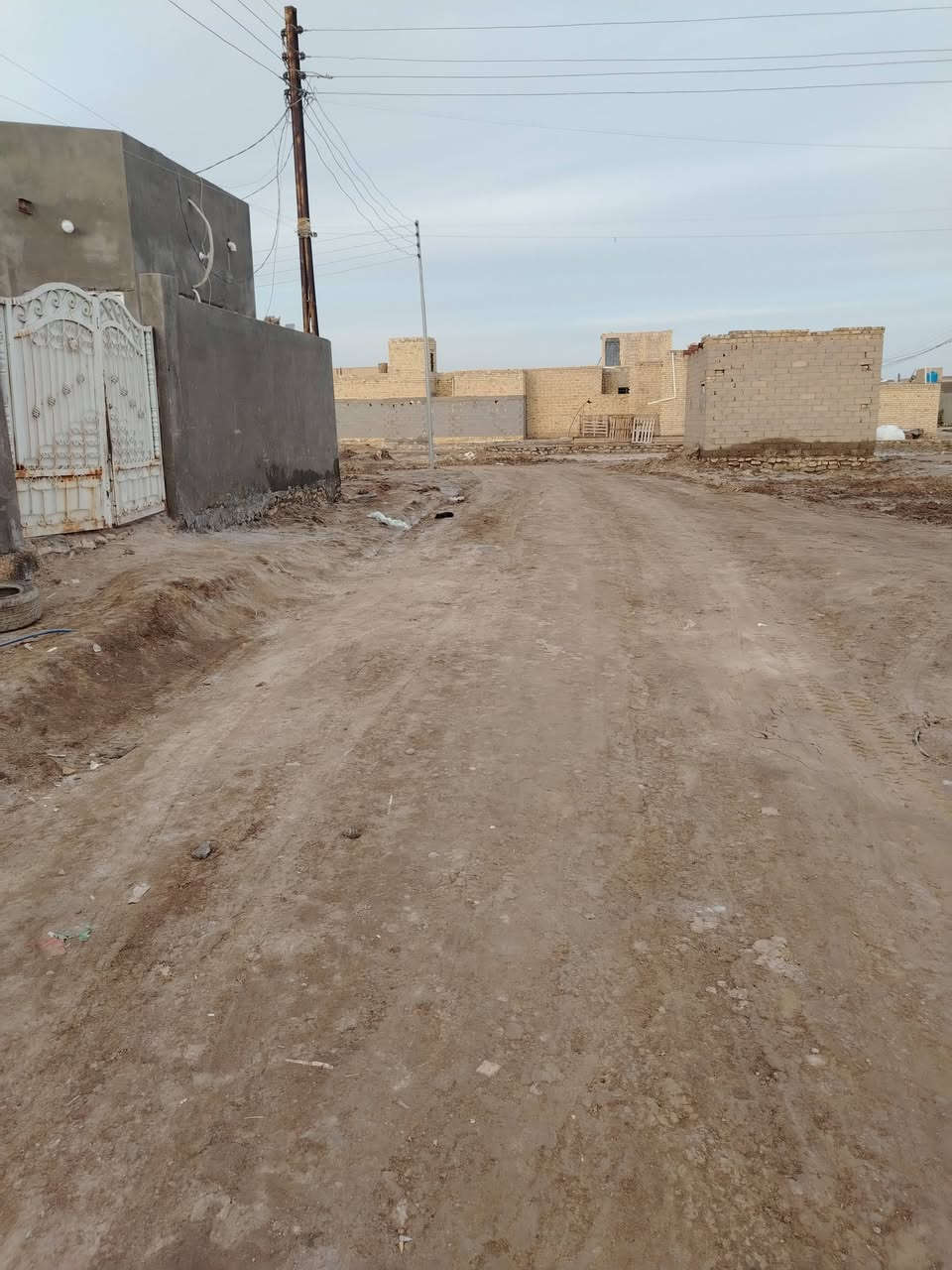 قطعة 200 م عرض  10نزال 20 للبيع زراعي ال ابو حجر
شارع 10متر  قريبة لجسر ال معالي 

اعمدة كهرباء +بوري اسالة +بوري مجاري 

وحاليا الجهد الهندسي مستمرين بالعمل 

طلب استفسار اتصل على الرقم ***********
