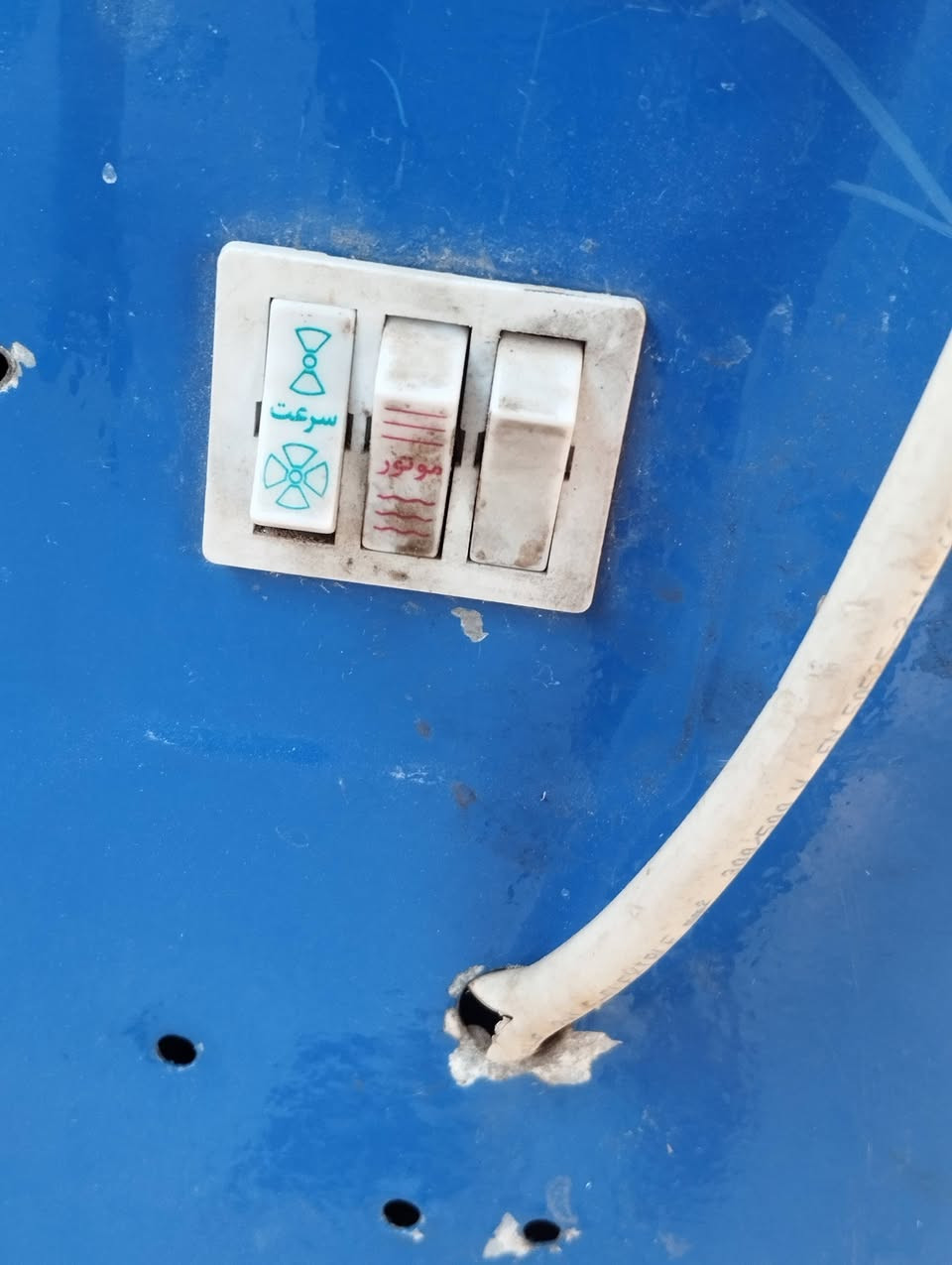 مبردة مال كبل  ثكيلة مستعمل بس اخو الجديد ماطور مالها جديد ابو الطقات ثنين حتى لحف بيها بس اخذها وشغلها سعرها 100وبيها مجال مكانها موصل/ سادة بعويزة 
*********** بيها واتساب هم
