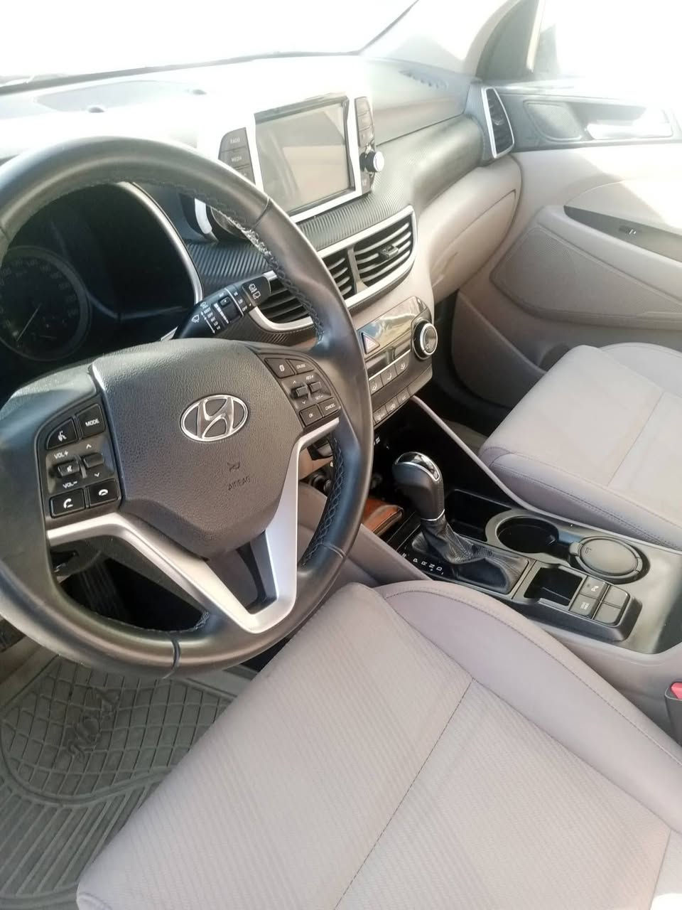 سلام عليكم توسان موديل 2020 فول مواصفات ماعد بنرامه سيارة جديدة شريكت الكاصد رقم  الهاتف *********** مكان بغداد الشعب
