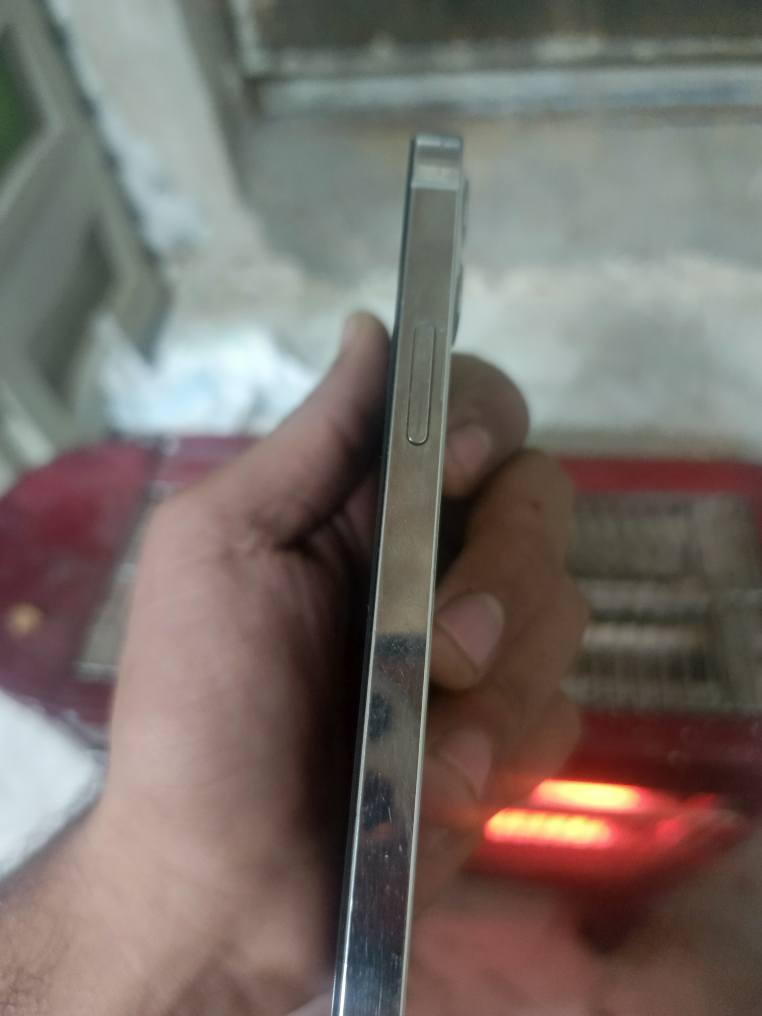 سلام عليكم ايفون 12 برو مبدل شاشة وبطارية جديدات الجهاز شخط مابيه فقط هاي ضربة ب ضهر رايده مراوس ب اكس ماكس او بيع ب 250 الف قفل قفل عنواني بغداد متواجد خاص وهاذا رقمي ***********
