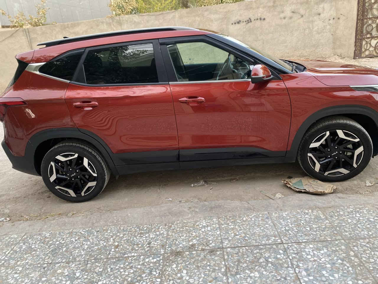 سلام عليكم
كيا سيلتوس 24  رقم بغداد بسمي   وارد فول عدا الفتحه 
محرك 1600 تيربو 196 حصان نفسه مال كي فايف
الكير DCT المرغوب دبل كلج 
تحديد مسار ورادارات جانبيه وخلفي وامامي 
سستم صوت فول 
التنبيه عند الخروج من المسار 
كشن جلد حار  
بصمه التشغيل والابواب والصندوق 
التشغيل عن بعد 
شحن واير لس 
القياده الذاتيه. وتحديد السرعه شاشه 
10/5 بدون ولا زر كلهه لمس
 لد متغير اللون عده الوان 
كاعيه حوضيه اصليه مناك اجت وياهه
دبل بصمه 
اطفاء ذاتي لتقليل الصرف
والتنبيه عند فتح الباب
تبريد قطعتين شاشه لمس
هند بريك دكمه واتو هولد
وثلاث انظمه قياده ( سمارت، ونورمال, وسبورت)
لايت زنون ٣ عدسات البلاد
كشافات بلاد ٣ كلوبات 
السياره بدون ايرباك حادث جانبي باب تبديل نفس اللون بدون صبغ جيب وشد مال سياره اختهه وجاملغ ربعه صار بي تصليح 
الباقي شلع كفاله بجم كبس لايت كله نفسه والدعاميات وره وكدام كله نفسه كبس  موضح كلشي بالصور السعر 170 مع حك الجيه  وبالعافيه ع الياخذهه  
***********
