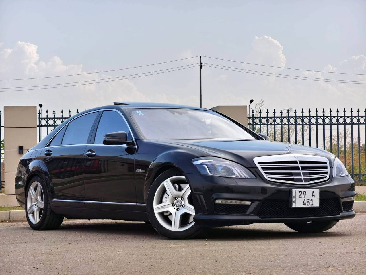 سلام عليكم تحفه للبيع AMG  S63 موديل 2007 وارد يابان ماشيه 137الف رقم واسط مميز بسمي محرك V8 5500CC باب طويل فول مواصفات سياره كارتون مال جناي ***********
