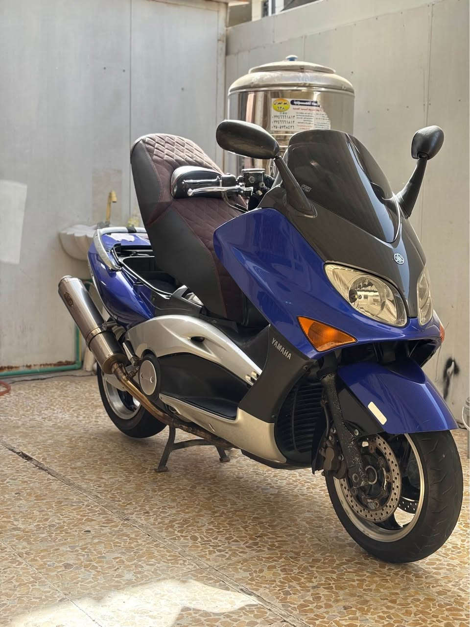 السلام عليكم شبابنا الطيبه
للبيع تي ماكس 2008 كفاله عامه كفر ومكينه
الدراجه بحاله جيده جدا 
بيها صالنصه رياضي اصليه تايرات يابانيه
 الاستفسار *********** المحمودية, بابل
