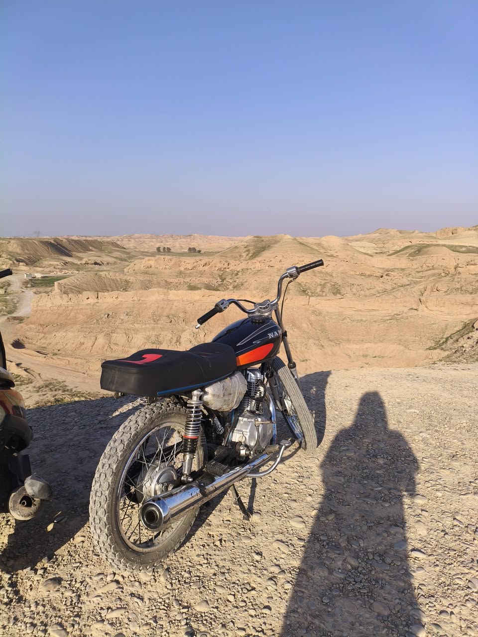 سلام عليكم دراجه حربي للبيع ٢٥ السعر ٦٠٠وبيهه مجال المكان المقداديه تقاطع الوجهيه  رقم ***********
