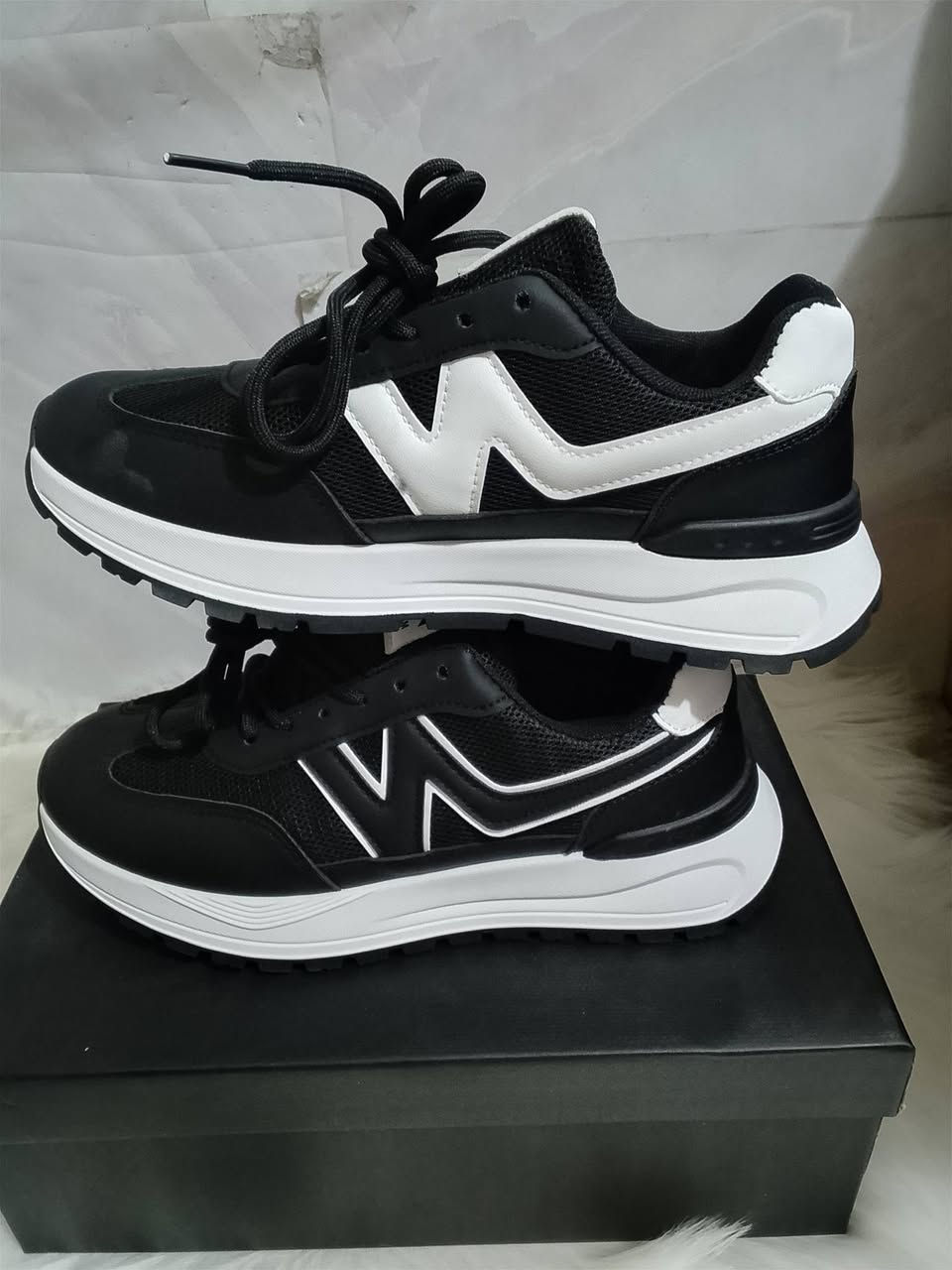 صباح الخير حبايب قطع اخيره والقياسات من 39الحد 44متوفر بس هاي اصور الحجز ع وتساب ***********
