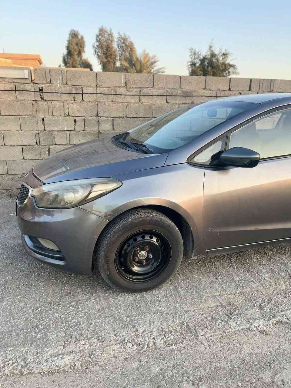 سلام عليكم 
سيراتو موديل 2014
مواصفاته معروفه عاديه تحكم بل سترين 
مكينه 1600
رقم بابل 
سياره بيها بارد مأشر عليهن بل صور ومصلحهن 
وبيها باب مبدل الخلفي بجه سكن 
سياره ماشيه 450 الف كيلو 
سياره ناقصه حداديه فقط الصدر 
السعر 100 وبيه مجال الطيبين 
***********
