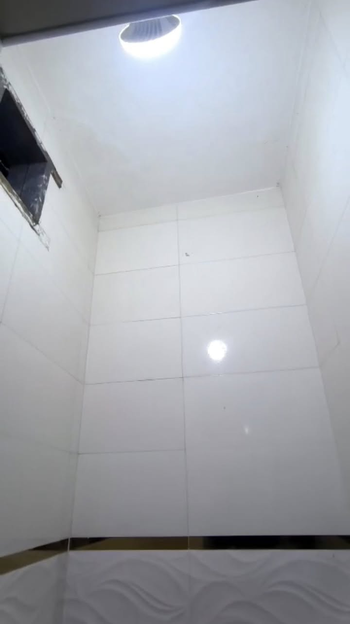 بيت الايجار كوت ثويني تسليم مفتاح
يحتوي غرفه صاله مطبخ صحيات
اجار300س ***********
