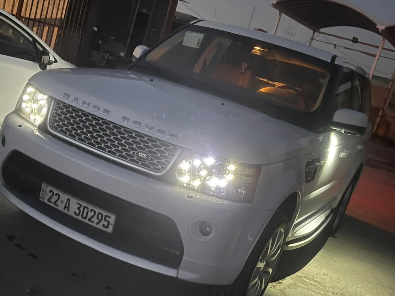 السلام عليكم
   Range Rover Sport 2012 HSE
وكالة Sardar
.  رانج روفر سبورت 
. خليجي 
. وكاله  
.2012
. 170km 
. V8 5.0   HSE 
. سوبر  
.  كير. محرك. صدر. جكات  كفاله 
. فول مواصفات معروفه مالت الرانج2012
. بدون حادث  (كفالة عامة شرط) 
السيارة استخدام كلش خفيف . نضيفة  
. العده والعدد والاسعافات كلا بلادي سبير بلادي 
. الكتلوك معلومات السياره بلاديه

. عنواني بصرة 
***********   ترهم بيع او مراوس حسب…..
