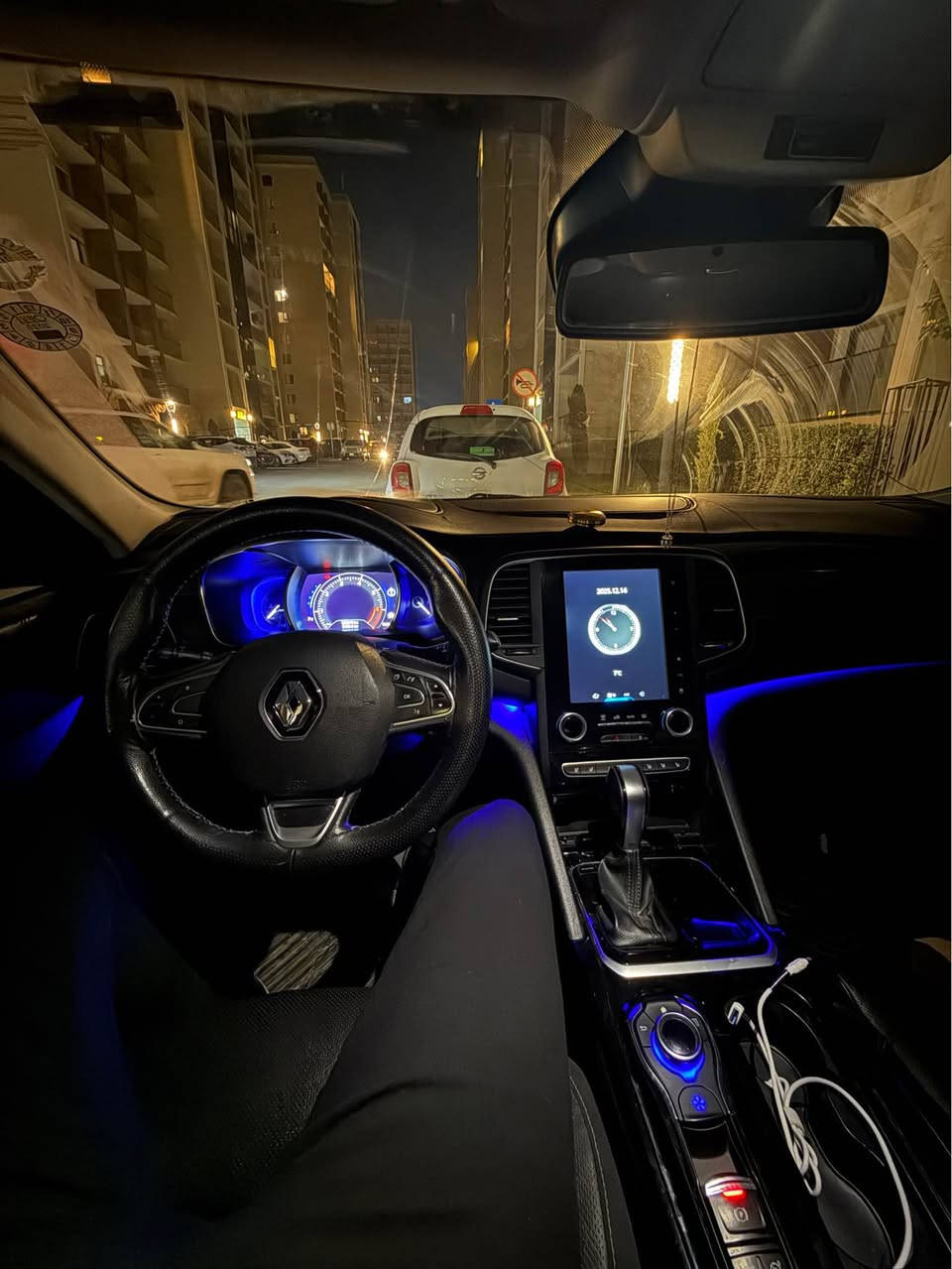 رينو تاليزمان 
موديل 2018 
السياره كلين بدون صبغ 
ماشيه 77 ميل  
مواصفات فول واحد على واحد : پانوراما ، مرايه كهربائيه ، دخول و خروج ذكي ، بصمه تشغيل ، هندبريك بصمه ، شاشه جبيره ، ماوس تحكم بالشاشه ، تدفئه و تبريد بالكشنات امامي ، تدفئه كشنات خلفي ، كشن امامي كهرباء ، تدليك كشن امامي ( مساج ) ، اضائه داخليه خمس الوان ، اوتو پارك ، رادارات ، حساسات 360 درجه ، كامرا خلفيه ، عدادات شاشه ، شاشة عرض السرعه ؏ الدشبول ( داتا شو ) ، لايتات امامي LED ليزر ، لايت خلفي LED.

السعر : 135
للتواصل : *********** أربيل, العراق
