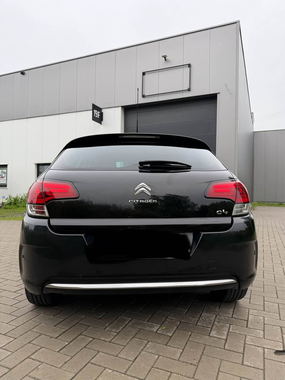 Te koop: Citroën C4 automaat 

Specificaties:

* Merk: Citroën
* Model: C4
* Bouwjaar: 2015
* Motor: 1.2 benzine
* Transmissie: Automaat
* Kilometerstand: 115.000 km

* Verkocht met keuring voor verkoop
* 1 jaar garantie inbegrepen
* Rijdt en schakelt goed
* Comfortabele en zuinige wagen

Voor meer informatie of een bezichtiging kunt u bellen naar +32 494 62 67 08.

Prijs: €6000

Neem gerust contact op voor meer informatie of een afspraak. Laakdal, VLG


**إذا كنت صاحب هذا الإعلان وتريد حذفه لأي سبب، رجاءا أرسل رسالة إلى الدعم الفني**