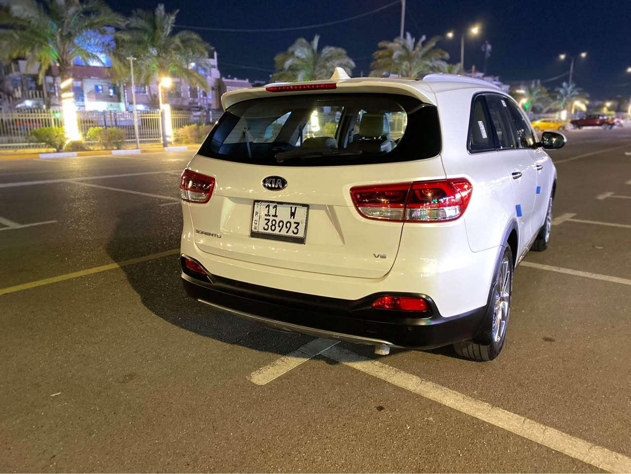 كيا سورنتو خليجي 
رقم بغداد الماني بسمي 
موديل ٢٠١٨ 
لون ابيض صدفي  
٦ سلندر ٧ راكب 
فوووووول مواصفات بدون فتحة 
بصمتين: تشغيل وتقفيل 
بردات خلفية اصلية 
جنطة كهرباء 
هند بريك بصمة 
كامرة دوارة اصلية 
مري شفط مع القفل 
حساس امامي وخلفي 
شاشة كبيرة اندرويد 
نظام ايكو درايف 
كشنات جلد اصلي لونين 
كشنات ٢ كهرباء 
كامرة دوارة اصلية 
مري شفط مع القفل 
حساس امامي وخلفي  
تبريد ٣ قطع ثلج 
تحكم استيرن فول 
حاكية : ابلوتوث: اوكس ة 
اضواء ترحيب بليدات 
علامة سورنتو بلدوسة 
لد امامي وخلفي 
لايت زنون اصلي 
مانع انزلاق وانحدار 
يدات نيكل اصلي 
اشاير بلمري 
ويل اكروم ١٩
ماشية 80 الف اصلي 
كير ومكينة وصدر وحدادية وتبريد خير من اللة
بدون ضربة وتبديل  وبدون صبغ. بيهة بارد قليل والسونار موجود تراسلني خاص ادزة الك للسونار 
سيارة نظيفة وجاهزة مابيهة نقص 
السعر ٢٢٢ ورقة للاستفسار سيف *********** مكاني شهداء البياع او حي الاعلام بغداد, العراق
