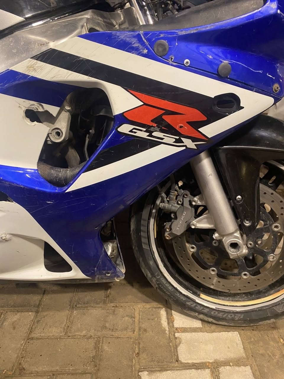 سلام عليكم دراجه جكسر 750cc krr ابيعلكياها كوم حديد انطيكياها طافيه وانت روح عمرها دراجه بيها بل نمره الثانيه خرخشه بل كير وباقي نمر فول نمره اوله بطناش ويراد تبدللها راجز مال سلف علمود تصير عندك نكره بصمه واضملك المحرك انطيك وياها سويج نحاس سكيورتي الاصلي مالتها 
دراجه تفيدك تعمير اذا الك واهس 
مالك واهس بيعها تفصيخ غراضها غاليه 
رايدها ب واحد وخمسميه  وبيها مجال بسيط  او مراوس تي ماكس للستفسار خاص


**إذا كنت صاحب هذا الإعلان وتريد حذفه لأي سبب، رجاءا أرسل رسالة إلى الدعم الفني**