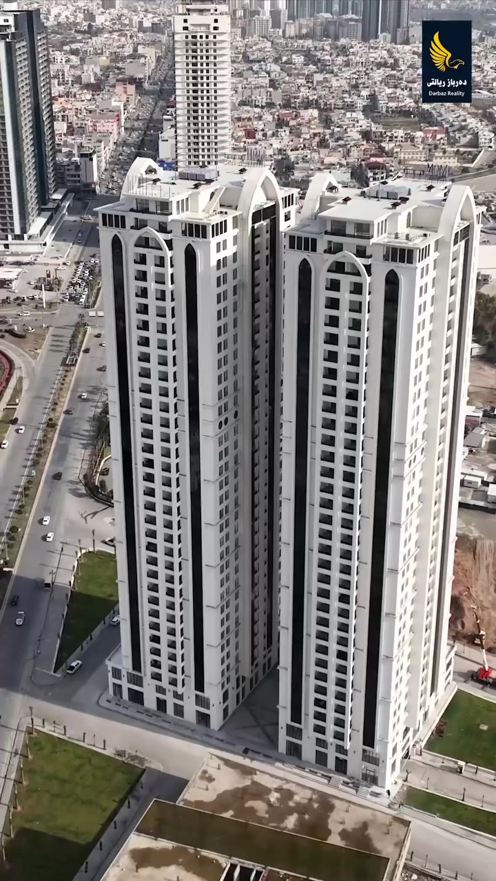 شقة فاخرة في أحد أرقي الابراج السكنية Man Twins Towers
تقع فب طابق الاول
بواجيهة شمال.شرق أطلالة مفتوحة
تتكون من 4 غرف و صالة مفتوحة على المطبخ
للمزيد من المعلومات :
0750 200 8118
0770 448 8118
