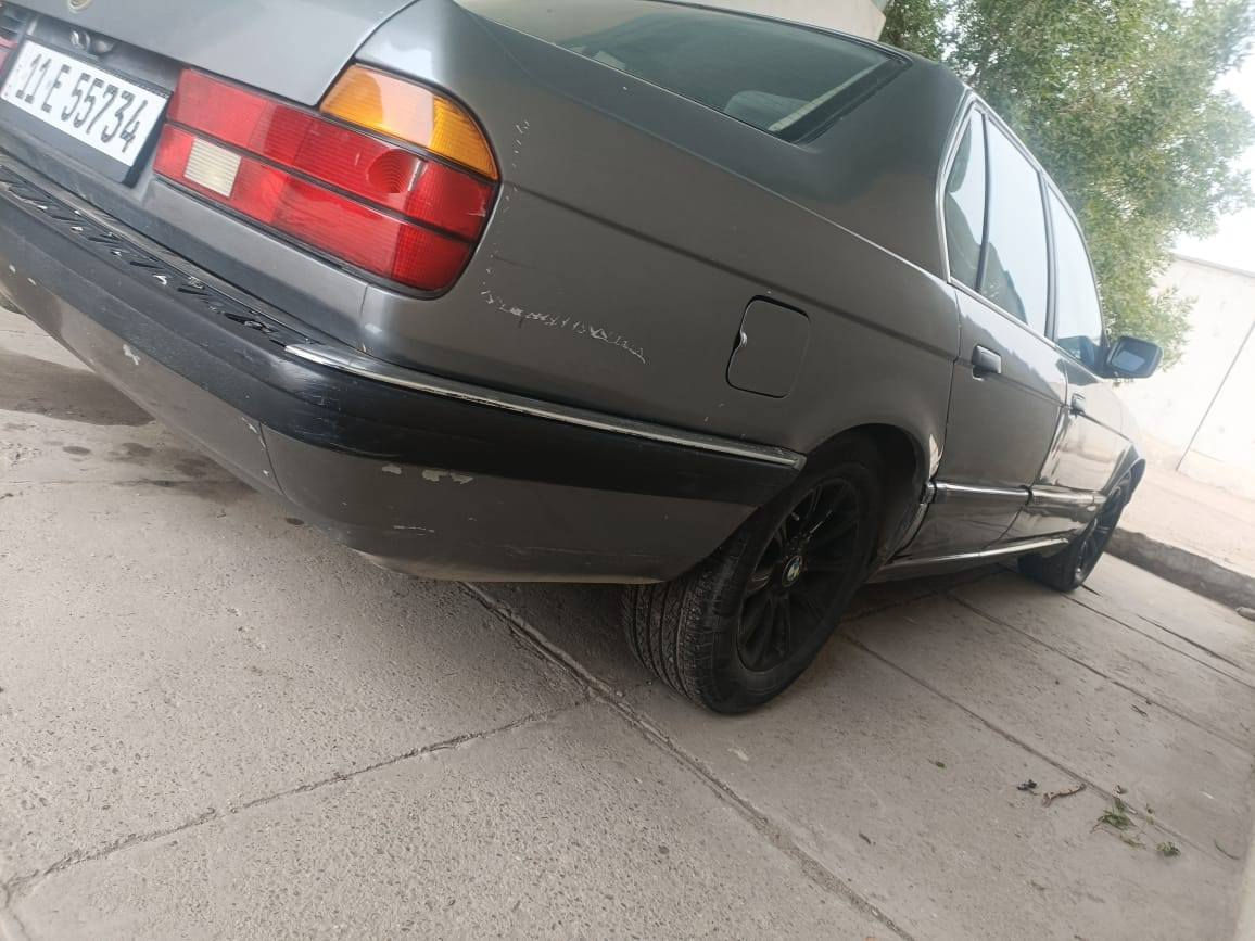 السلام عليكم بيئم 735 موديل 92 دبل جكمجة تبريد شغال كير مكينة مكفولات رقم جديد بسمي مستعجل على البيع *********** المكان الشعب او ملعب الشعب بغداد, العراق
