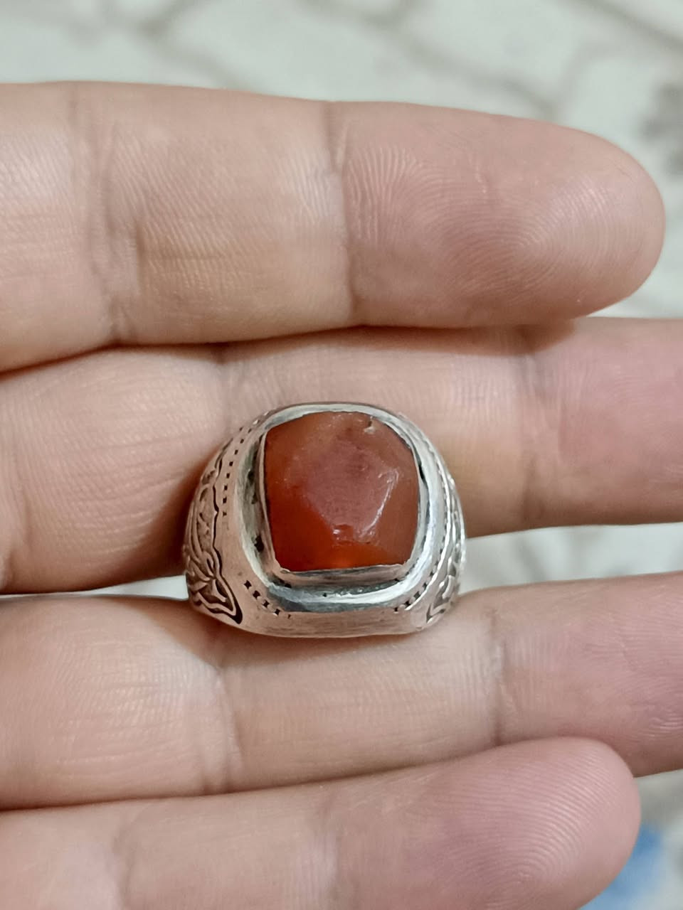 اصيله..عباسية مشگول يماني شرط القدم ..مخطوط علئ جوانب الصياغه (علي مع الحق والحق مع علي ) مكان السماوه توصيل موجود ***********
