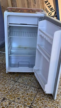 عندي ثلاجه وبلازمه ثلاجه تجميد وبروده كامله والبلازمه نضيفه كلشي مابيه...