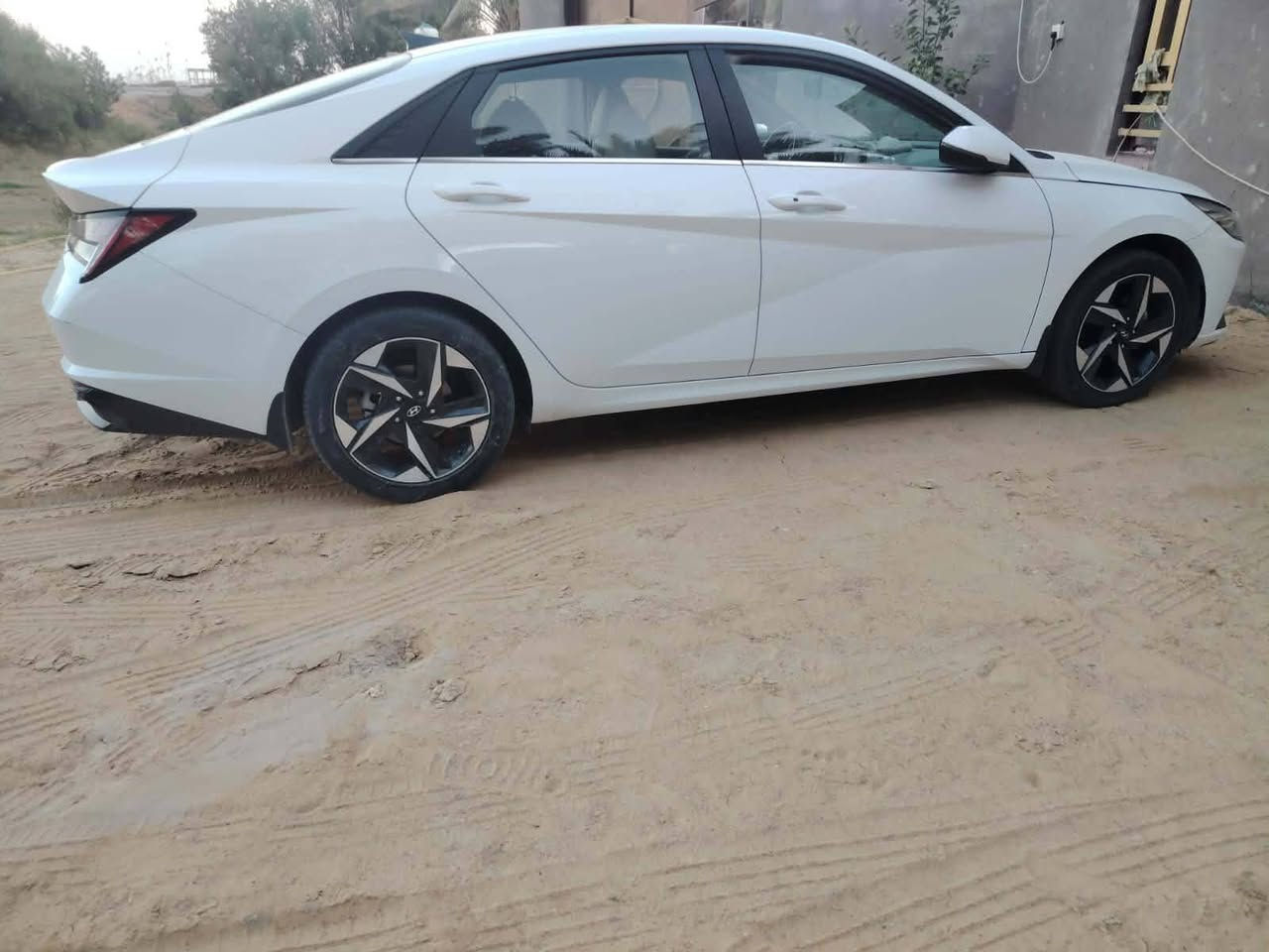 السلام عليكم النترا 23 
كفاله عامه... خليجي
 ماشيه((54))  سبيرمانازل
 فول مواصفات 
فتحه بصمه 
لايتات زنون  
شاشة كبيرة 
محرك 2000 دوش
 كير At
كامرة دوارة
بصمة صندوك
ترحيب عند الاقتراب
دخول ذكي 
بصمة ابواب
تشغيل عن بعد
رادار امامي
رادار خلفي
رادار جانبي
تدفئة كشنات
تحديد مسار
قيادة ذاتية
توقف ذاتي 
كروس سرعة
وضعيات قيادة
صندوق ذكي
وبعد هواي مواصفات بيها 
رقم بغداد  .... مكلف بل نشر
***********
***********
