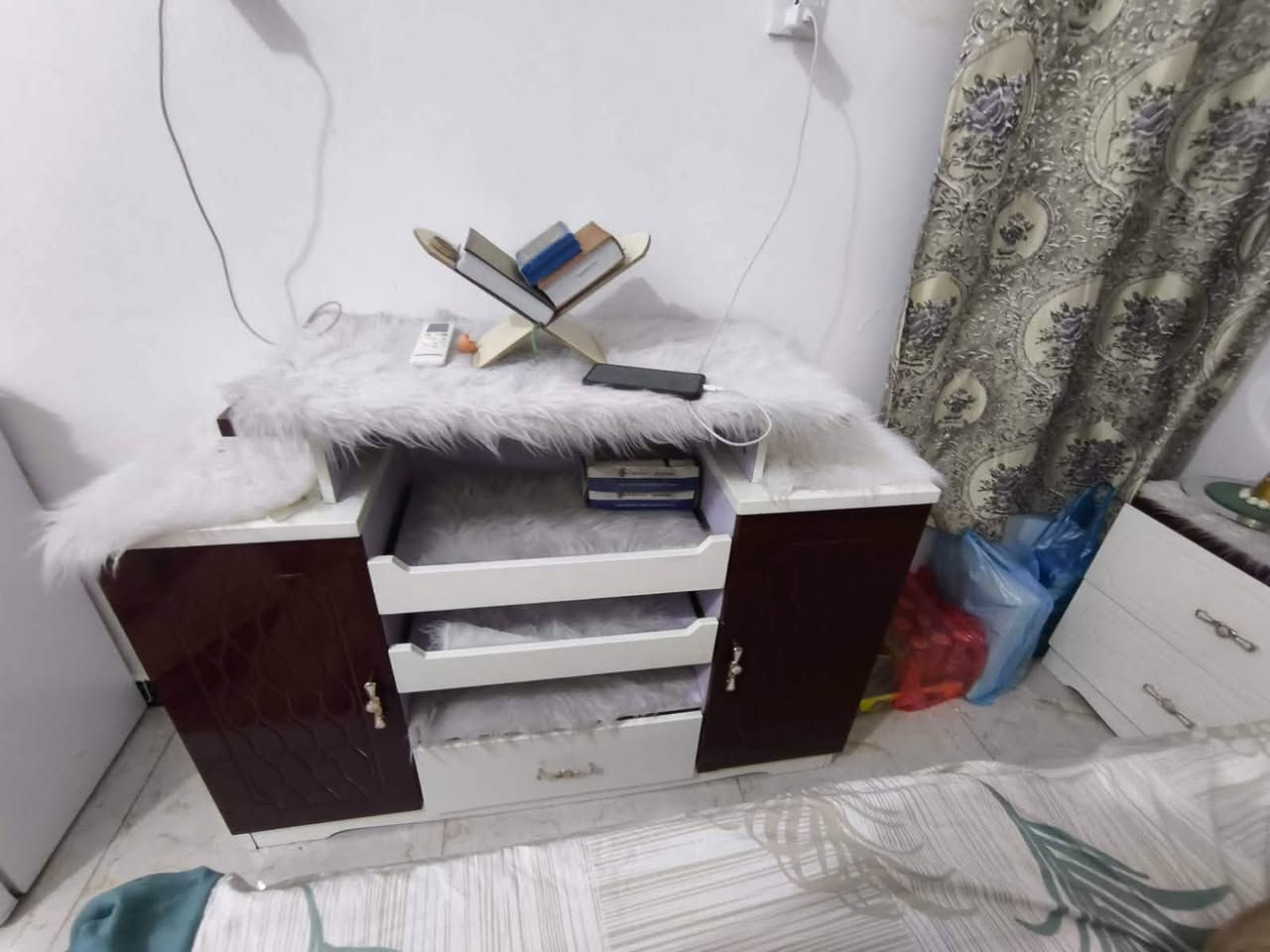 غرفه تركي كامله نضافه فول جاهزه السعر ٤٥٠ بيها مجال مكان سماوه *********** يوجد فتح وشد ونقل
