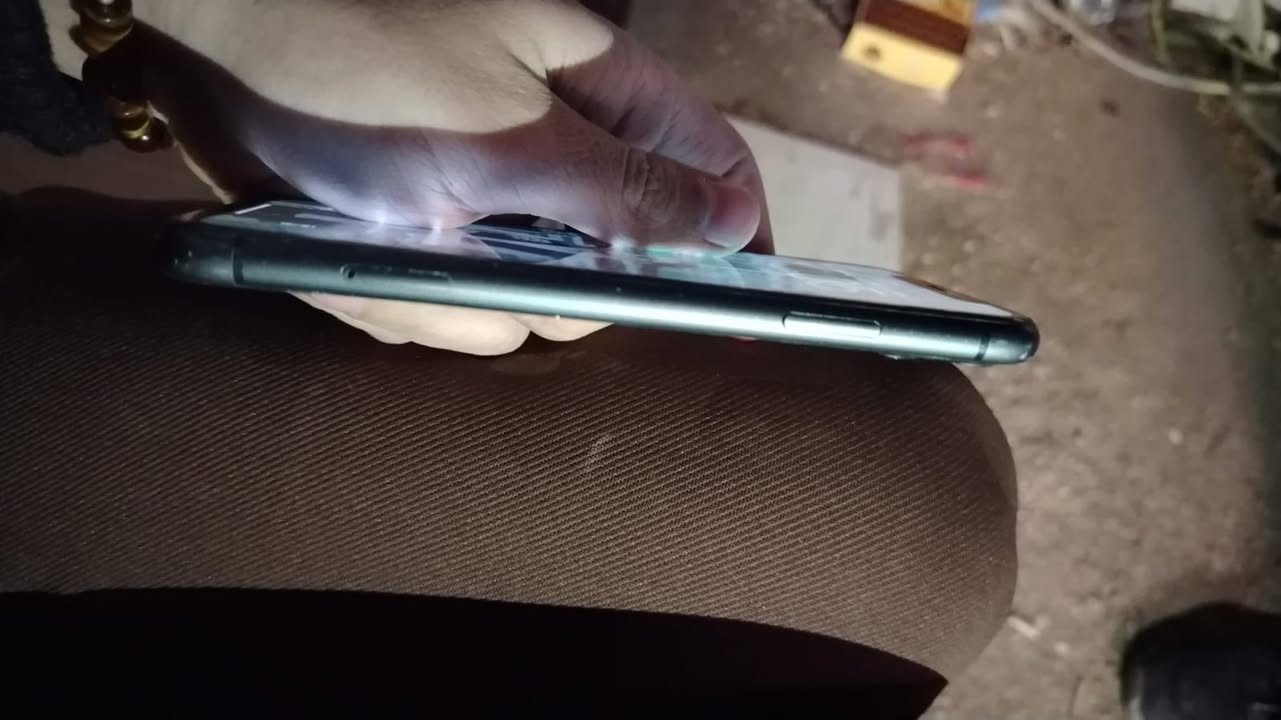 ايفون 11 ذاكرة 64 بطارية 87 جهاز للبيع فيس ايدي واكف الضهر مكسور جهاز حلو السعر 125 مكاني شرطة رابعه ***********
